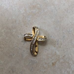 Diamond Cross Necklace - 10k Gold with 1/4 TW Diamond 💎
